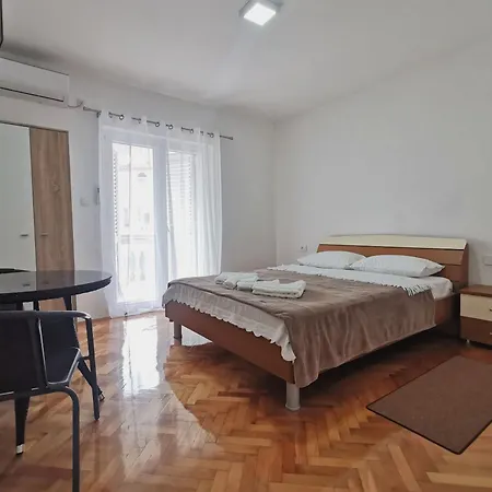 Apartment Rozaza